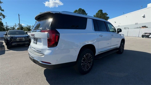 GMC Yukon XL Vehicle Full-screen Gallery Image 08