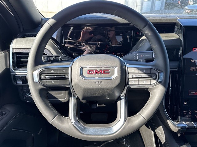 GMC Yukon XL Vehicle Full-screen Gallery Image 14