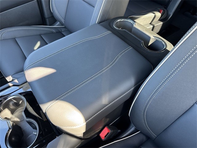 GMC Yukon XL Vehicle Full-screen Gallery Image 21