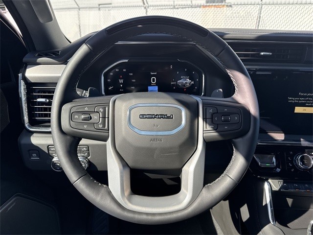 GMC Sierra 1500 Vehicle Full-screen Gallery Image 14