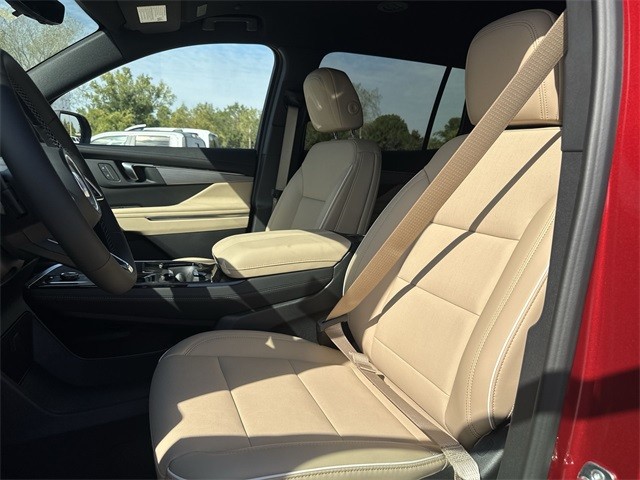 Buick Enclave Vehicle Full-screen Gallery Image 11