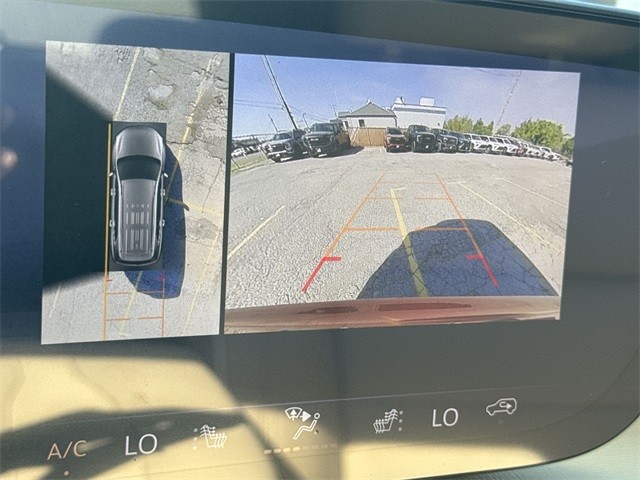 Buick Enclave Vehicle Full-screen Gallery Image 17