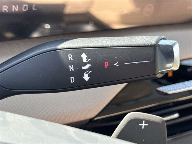 Buick Enclave Vehicle Full-screen Gallery Image 20