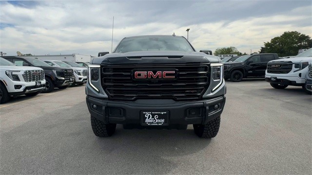 GMC Sierra 1500 Vehicle Full-screen Gallery Image 03