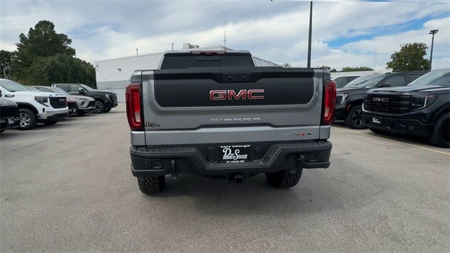 GMC Sierra 1500 Vehicle Full-screen Gallery Image 07