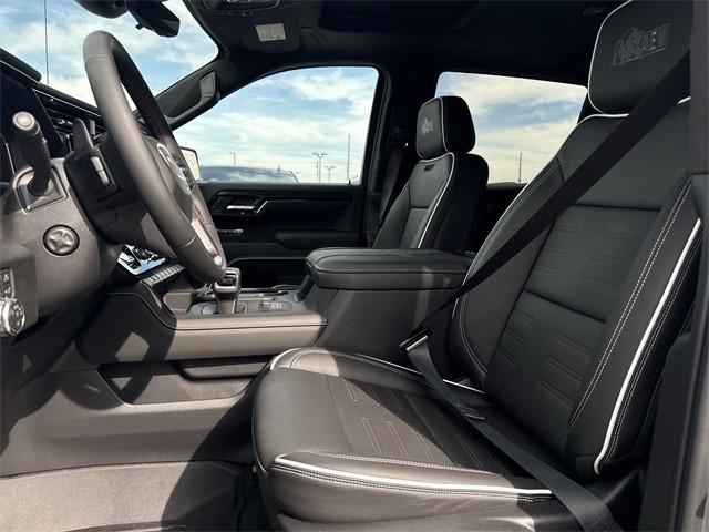 GMC Sierra 1500 Vehicle Full-screen Gallery Image 11