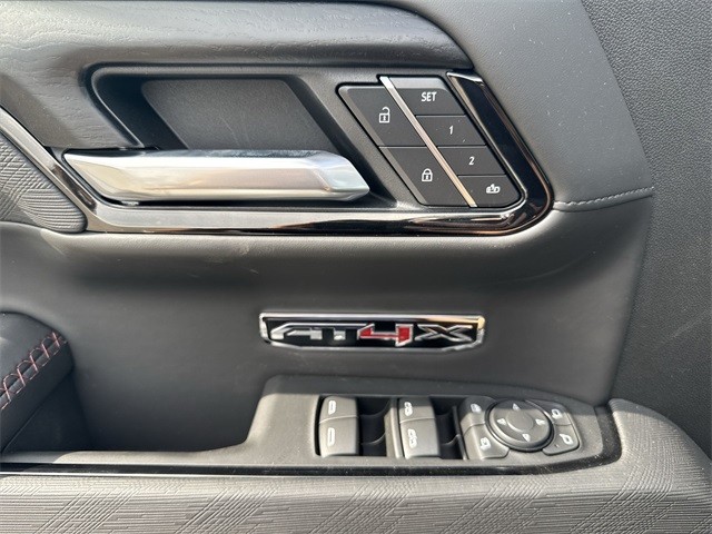 GMC Sierra 1500 Vehicle Full-screen Gallery Image 13