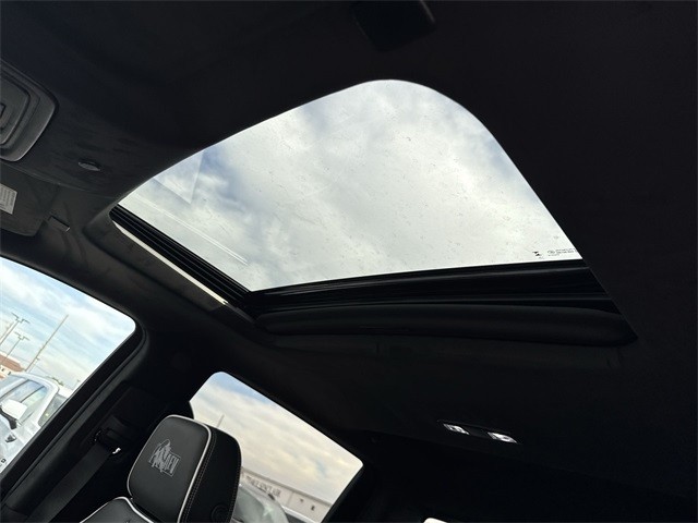 GMC Sierra 1500 Vehicle Full-screen Gallery Image 22