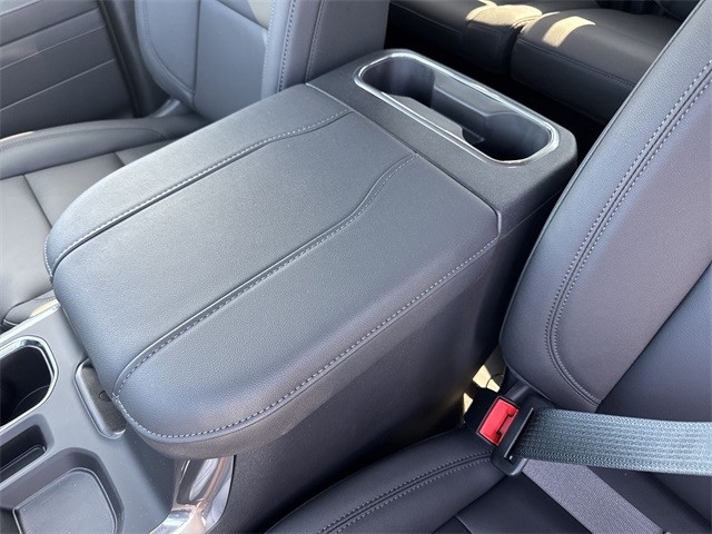 GMC Sierra 1500 Vehicle Full-screen Gallery Image 21