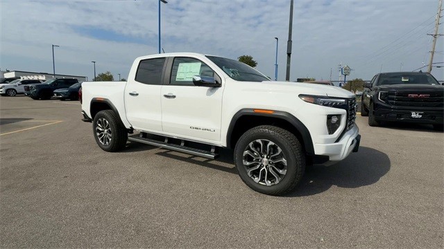 GMC Canyon Vehicle Full-screen Gallery Image 02