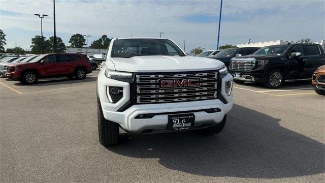 GMC Canyon Vehicle Full-screen Gallery Image 03