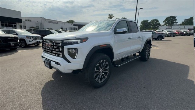 GMC Canyon Vehicle Full-screen Gallery Image 04