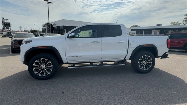 GMC Canyon Vehicle Full-screen Gallery Image 05