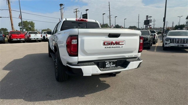 GMC Canyon Vehicle Full-screen Gallery Image 07