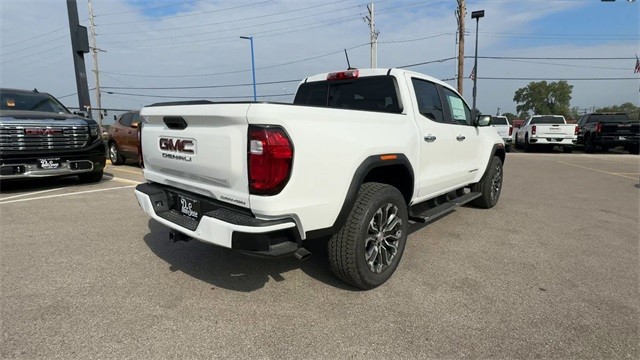 GMC Canyon Vehicle Full-screen Gallery Image 08