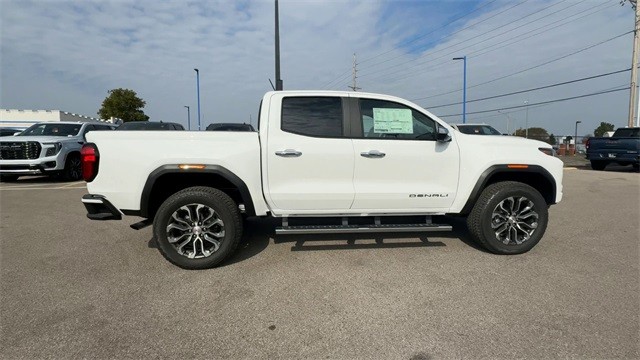 GMC Canyon Vehicle Full-screen Gallery Image 09