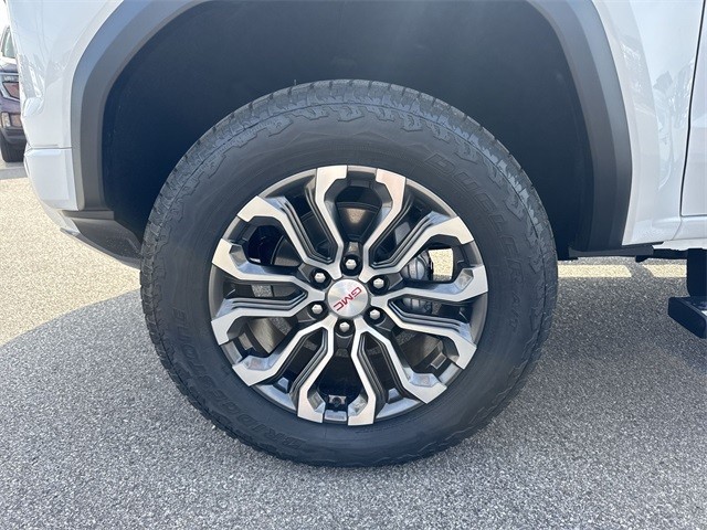 GMC Canyon Vehicle Full-screen Gallery Image 10