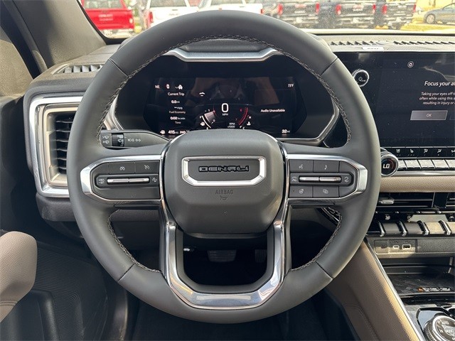 GMC Canyon Vehicle Full-screen Gallery Image 14