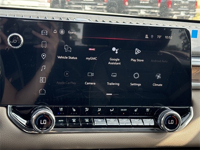 GMC Canyon Vehicle Full-screen Gallery Image 16