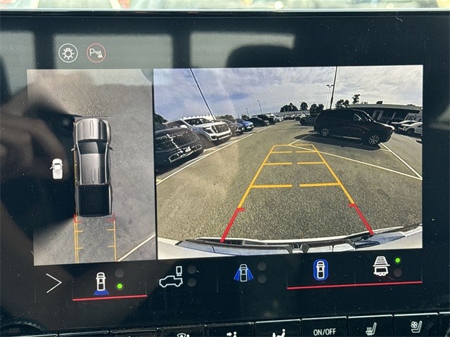 GMC Canyon Vehicle Full-screen Gallery Image 17