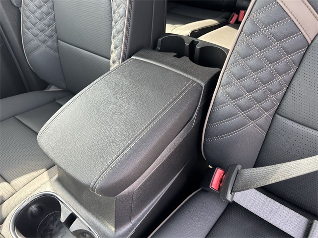 GMC Canyon Vehicle Full-screen Gallery Image 21