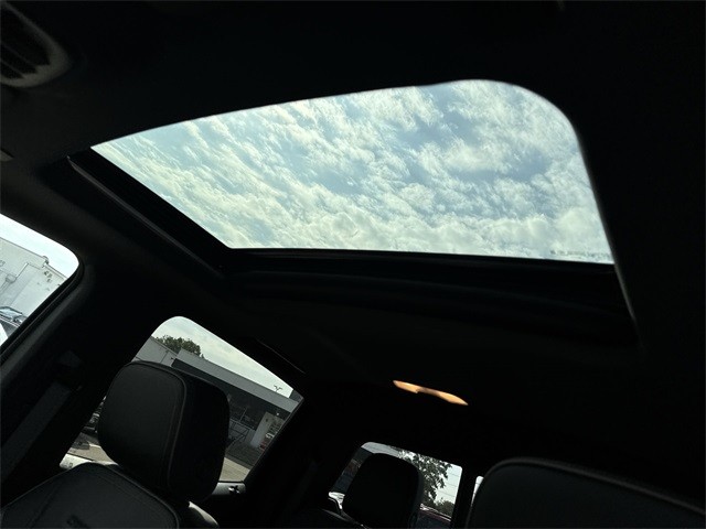 GMC Canyon Vehicle Full-screen Gallery Image 22