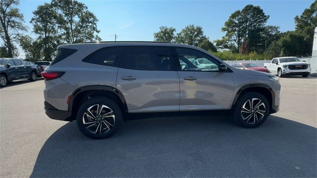 Buick Enclave Vehicle Full-screen Gallery Image 09