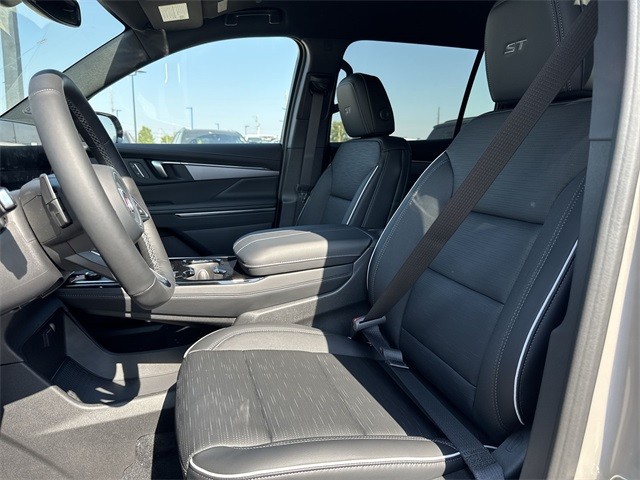 Buick Enclave Vehicle Full-screen Gallery Image 11