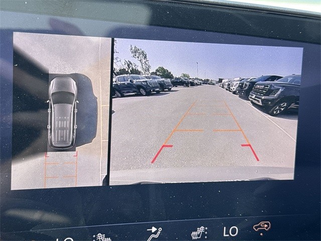 Buick Enclave Vehicle Full-screen Gallery Image 17