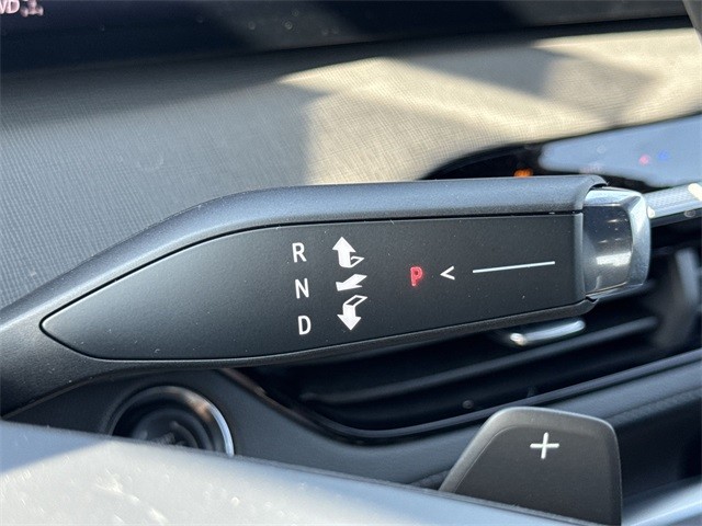 Buick Enclave Vehicle Full-screen Gallery Image 20