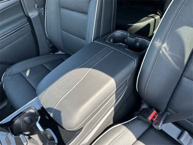 Buick Enclave Vehicle Full-screen Gallery Image 21