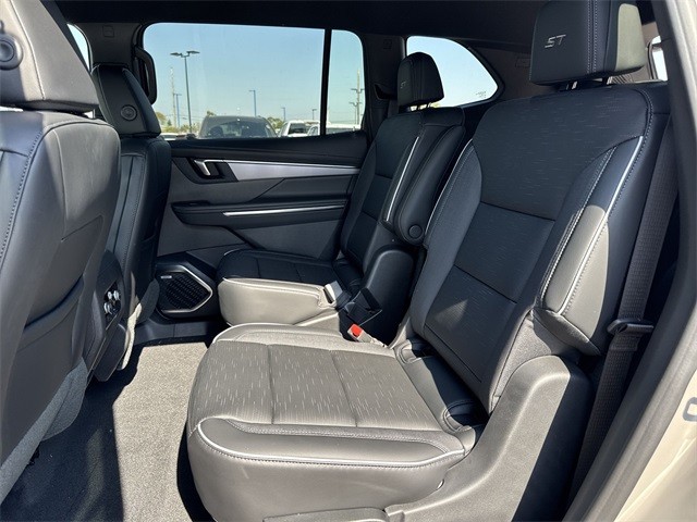 Buick Enclave Vehicle Full-screen Gallery Image 22