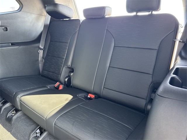 Buick Enclave Vehicle Full-screen Gallery Image 23