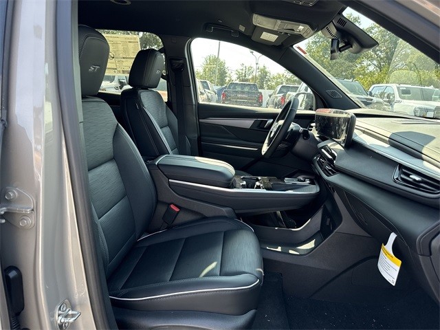 Buick Enclave Vehicle Full-screen Gallery Image 25