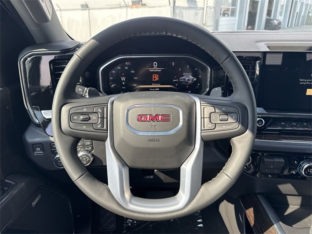 GMC Sierra 1500 Vehicle Full-screen Gallery Image 14