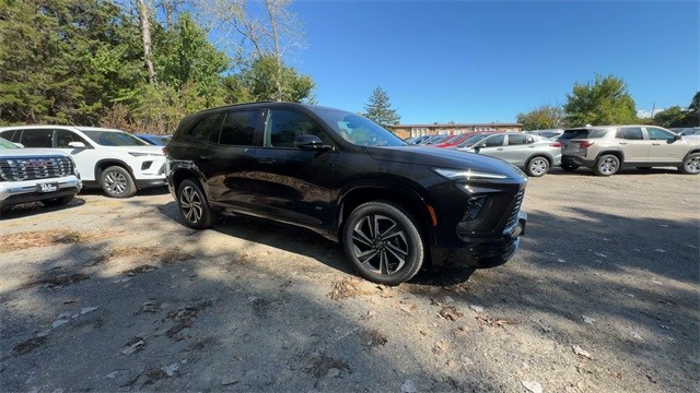 Buick Enclave Vehicle Full-screen Gallery Image 02