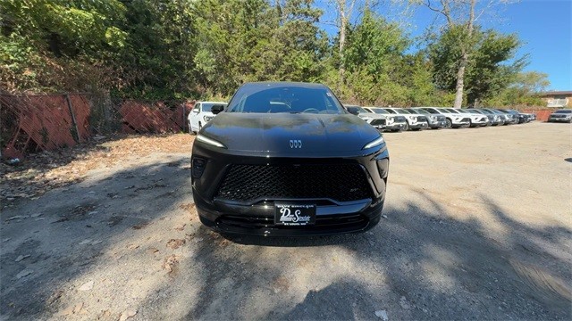 Buick Enclave Vehicle Full-screen Gallery Image 03