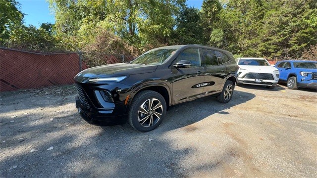 Buick Enclave Vehicle Full-screen Gallery Image 04