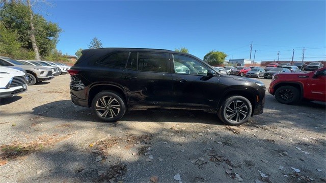 Buick Enclave Vehicle Full-screen Gallery Image 09