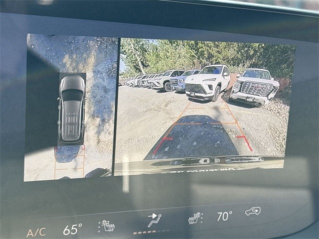 Buick Enclave Vehicle Full-screen Gallery Image 17