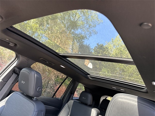 Buick Enclave Vehicle Full-screen Gallery Image 22