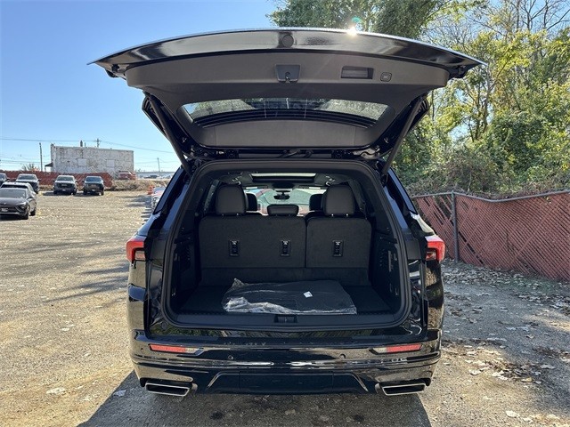 Buick Enclave Vehicle Full-screen Gallery Image 25