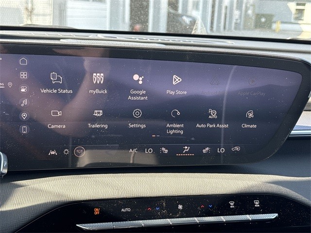 Buick Enclave Vehicle Full-screen Gallery Image 16