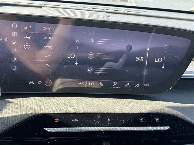 Buick Enclave Vehicle Full-screen Gallery Image 19