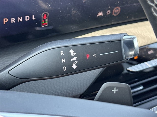 Buick Enclave Vehicle Full-screen Gallery Image 20