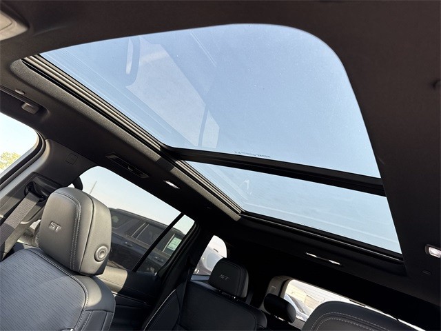 Buick Enclave Vehicle Full-screen Gallery Image 22