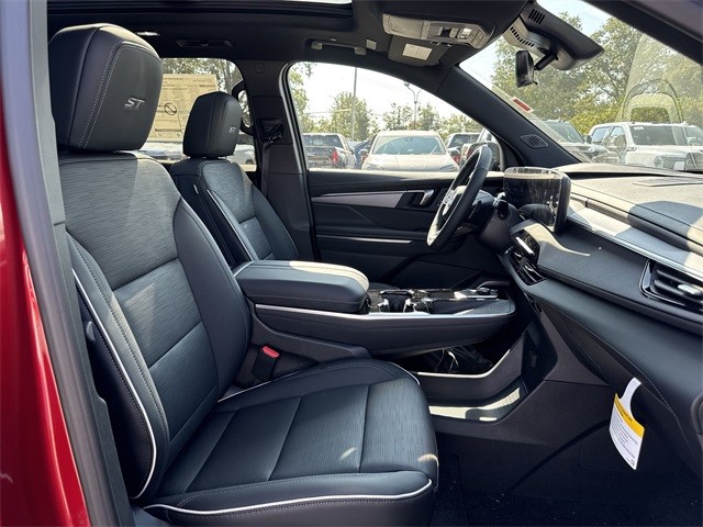 Buick Enclave Vehicle Full-screen Gallery Image 26