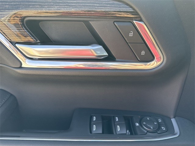 GMC Sierra 1500 Vehicle Full-screen Gallery Image 13