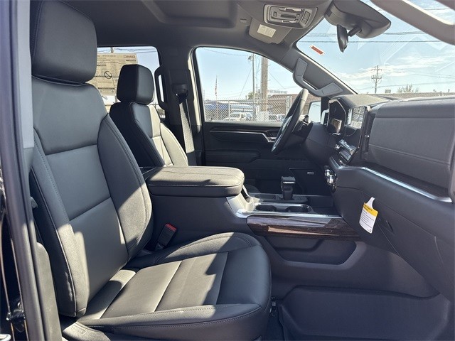 GMC Sierra 1500 Vehicle Full-screen Gallery Image 24