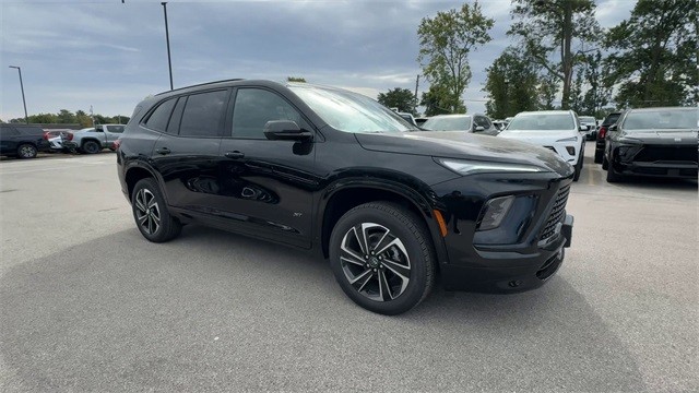 Buick Enclave Vehicle Full-screen Gallery Image 02